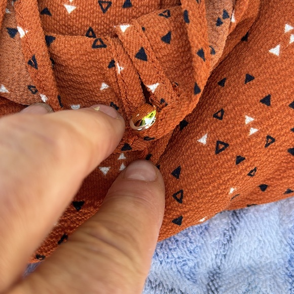 Tempted Los Angeles Triangle Design Rust Orange Blouse Solid Back Keyhole M - Picture 3 of 16